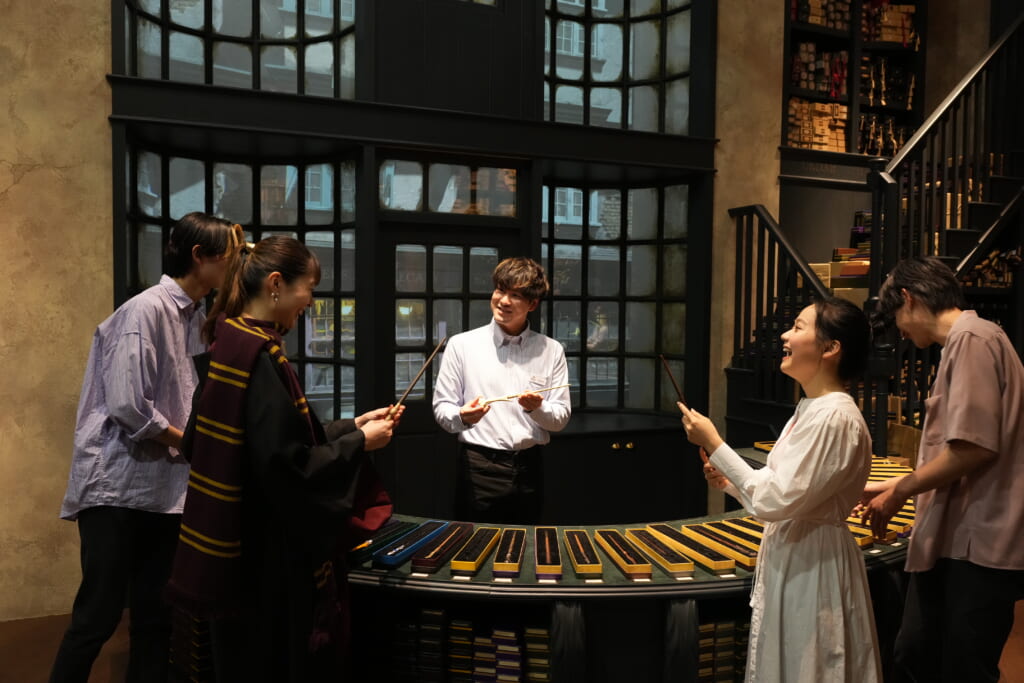 ‘Wizarding World’ and all related names, characters and indicia are trademarks of and © Warner Bros. Entertainment Inc. – Wizarding World publishing rights © J.K. Rowling.